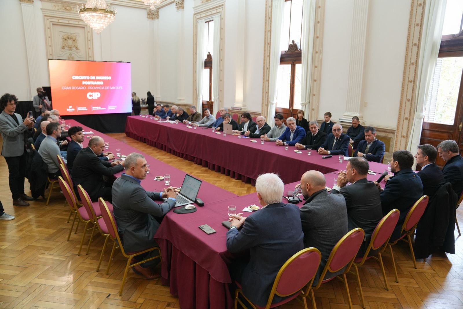 Presentación del Circuito de Ingreso Portuario del Gran Rosario en la reunión