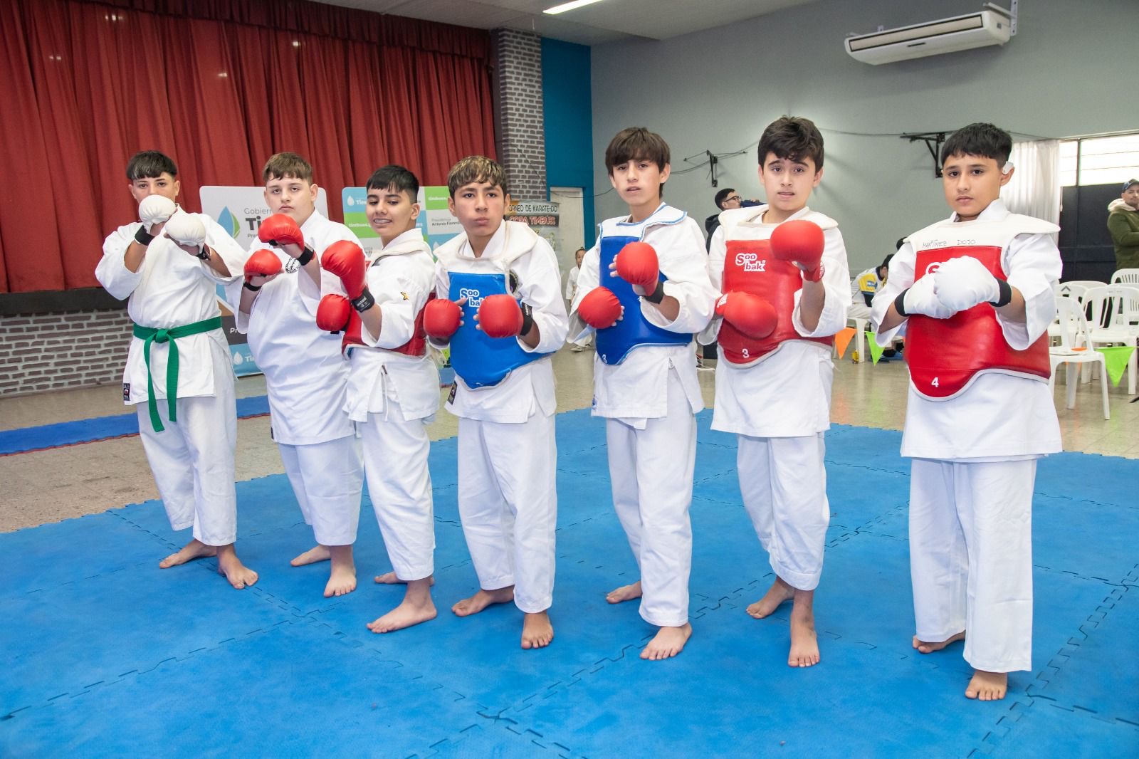 Alumnos de karate Timbúes participan de la XIII Copa Timbúes en el Club Sarmiento