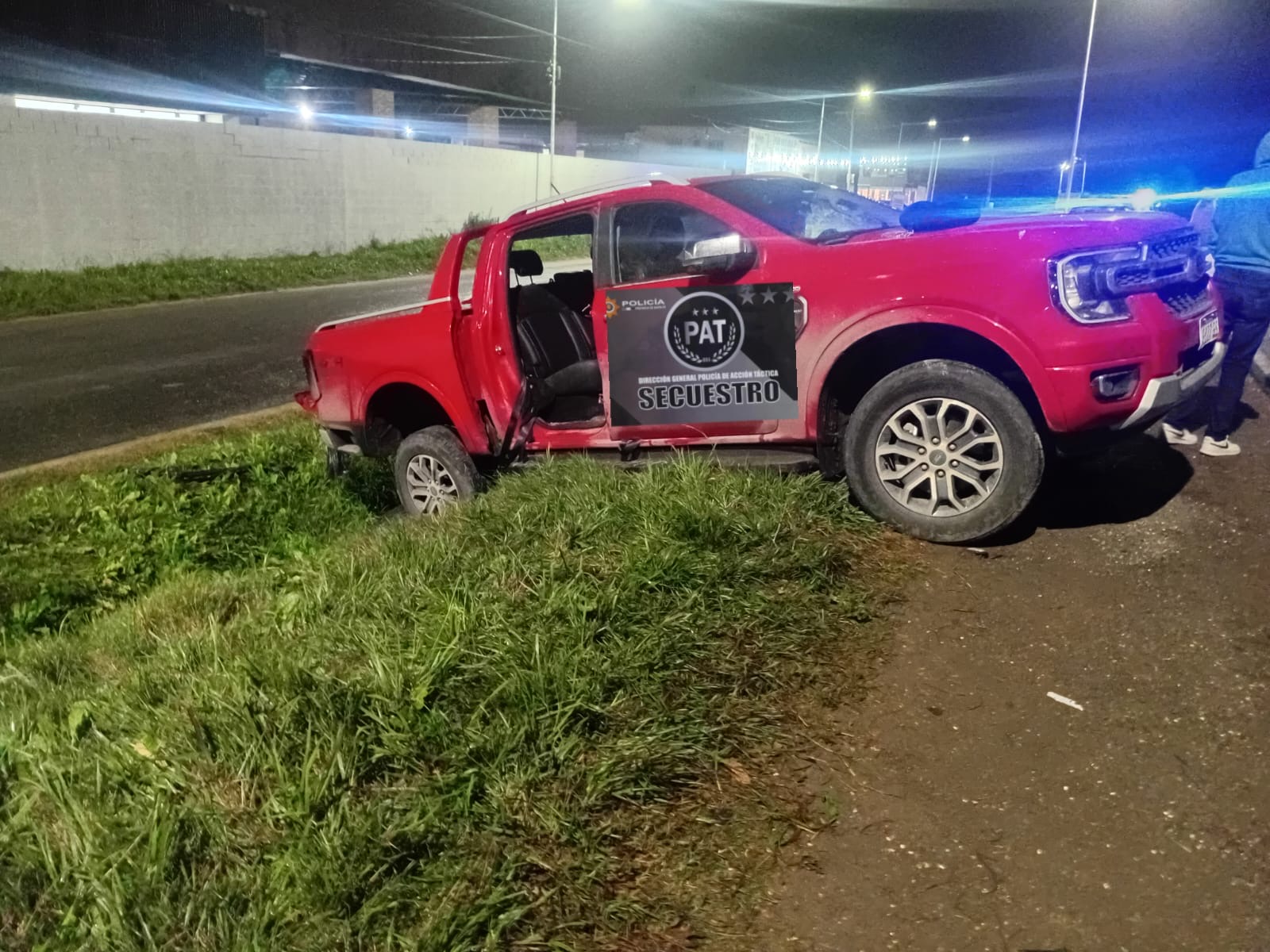 Accidente en Roldán: tres adultos mayores lesionados y un detenido tras un choque entre un camión y una camioneta