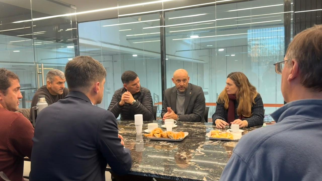 Escalante, Puccini y Di Stefano se reunieron con los industriales de Roldán para fortalecer el desarrollo productivo