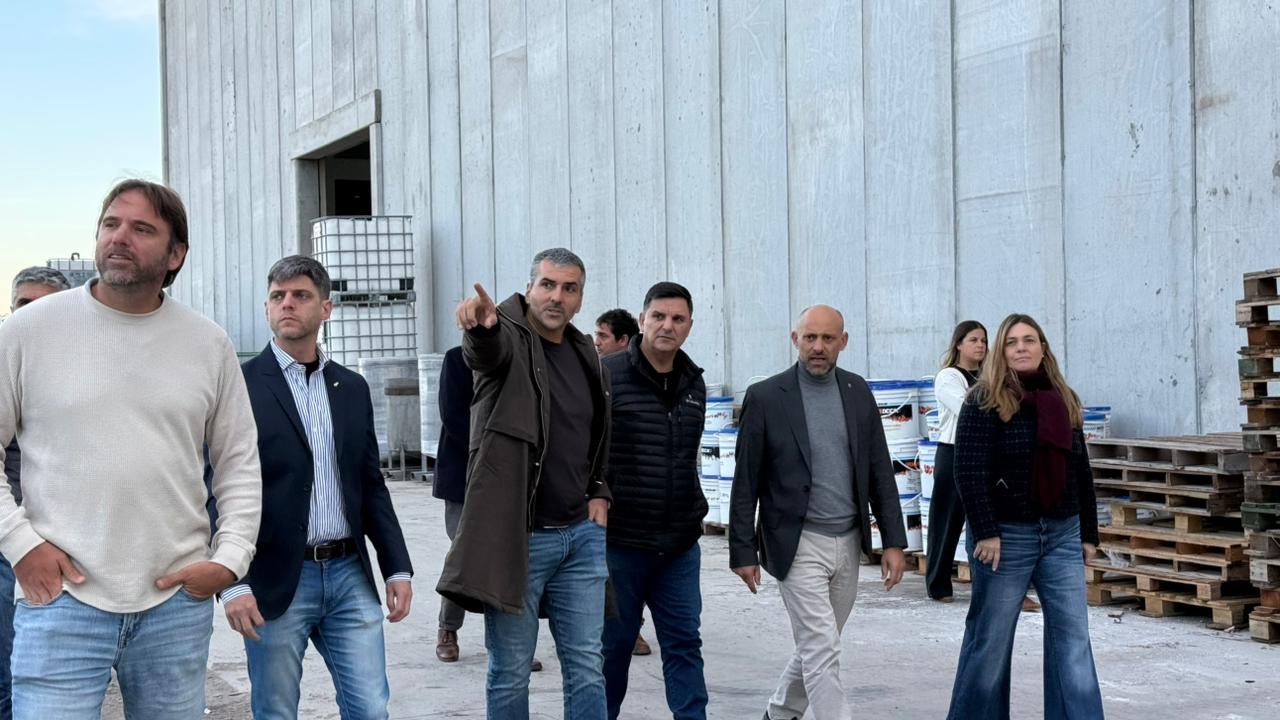 Autoridades recorren empresas y el desarrollo productivo de Roldán