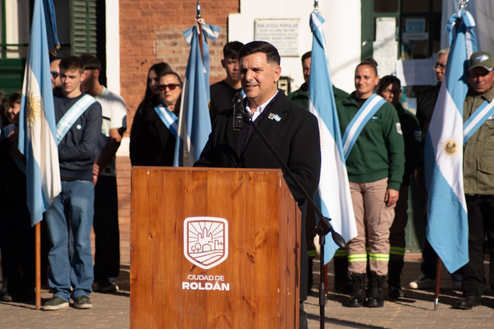 Roldán homenajeó a la Bandera Nacional con la Promesa de Lealtad de los alumnos de 4° grado