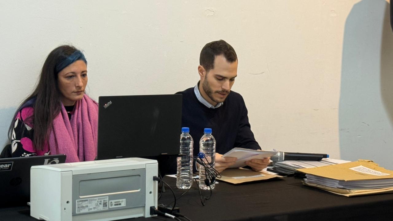 Equipo técnico de la EPE en la apertura de la red eléctrica de Roldán