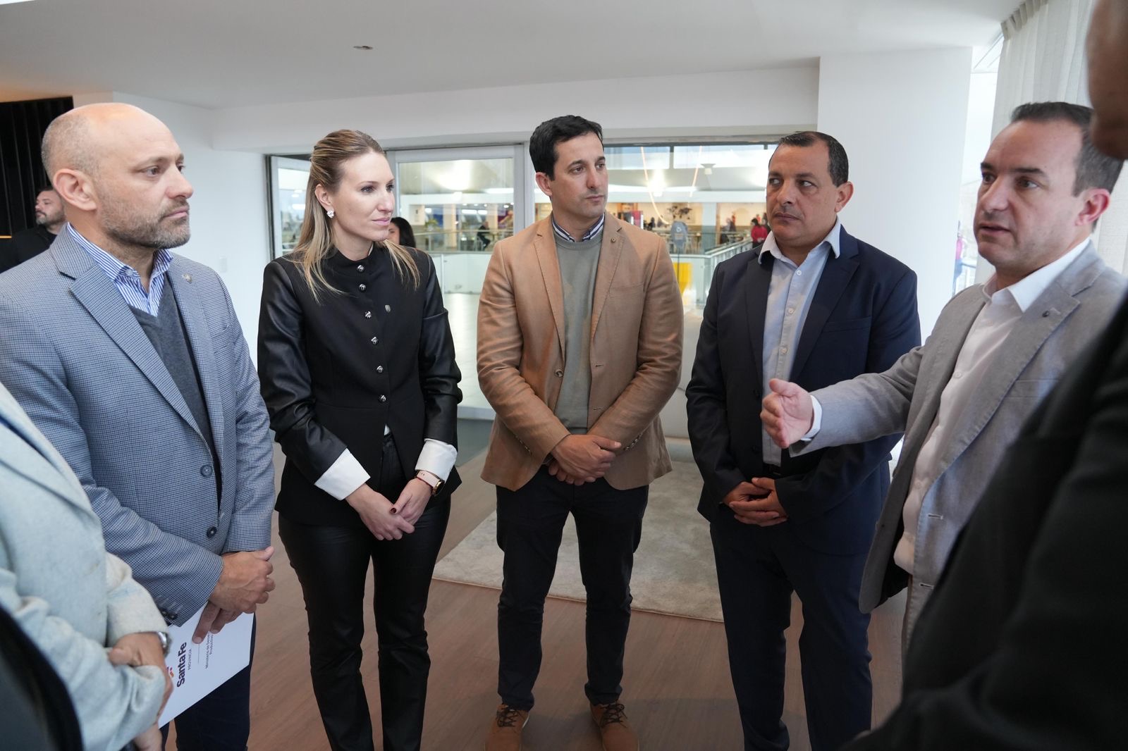 Presentación del vuelo directo Maceió con funcionarios provinciales y representantes de Alagoas