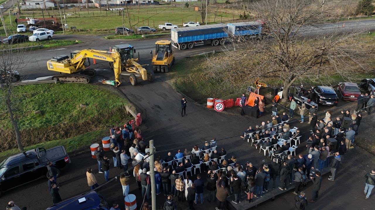 Vista aérea del acto de inicio de las obras sobre la Ruta A012