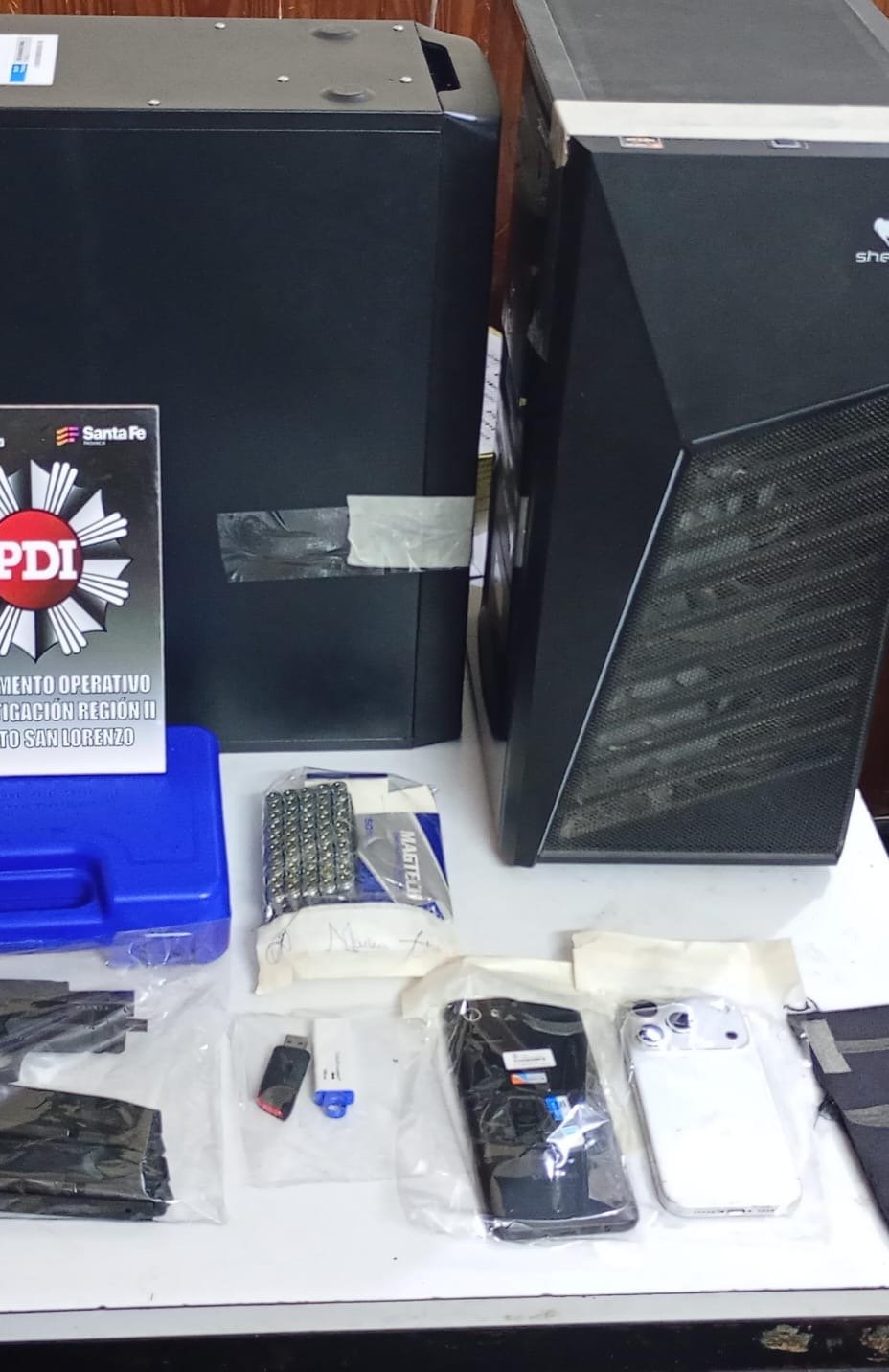 Computadoras, teléfonos y pendrives secuestrados en Capitán Bermúdez