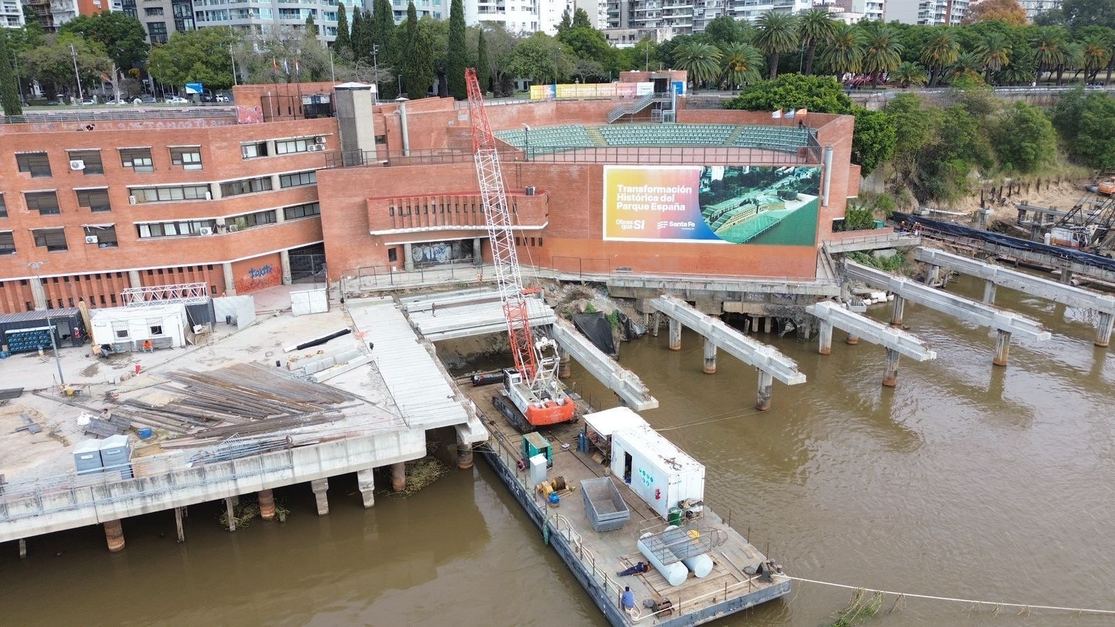Parque España: la obra de la nueva explanada ya superó el 40% de avance