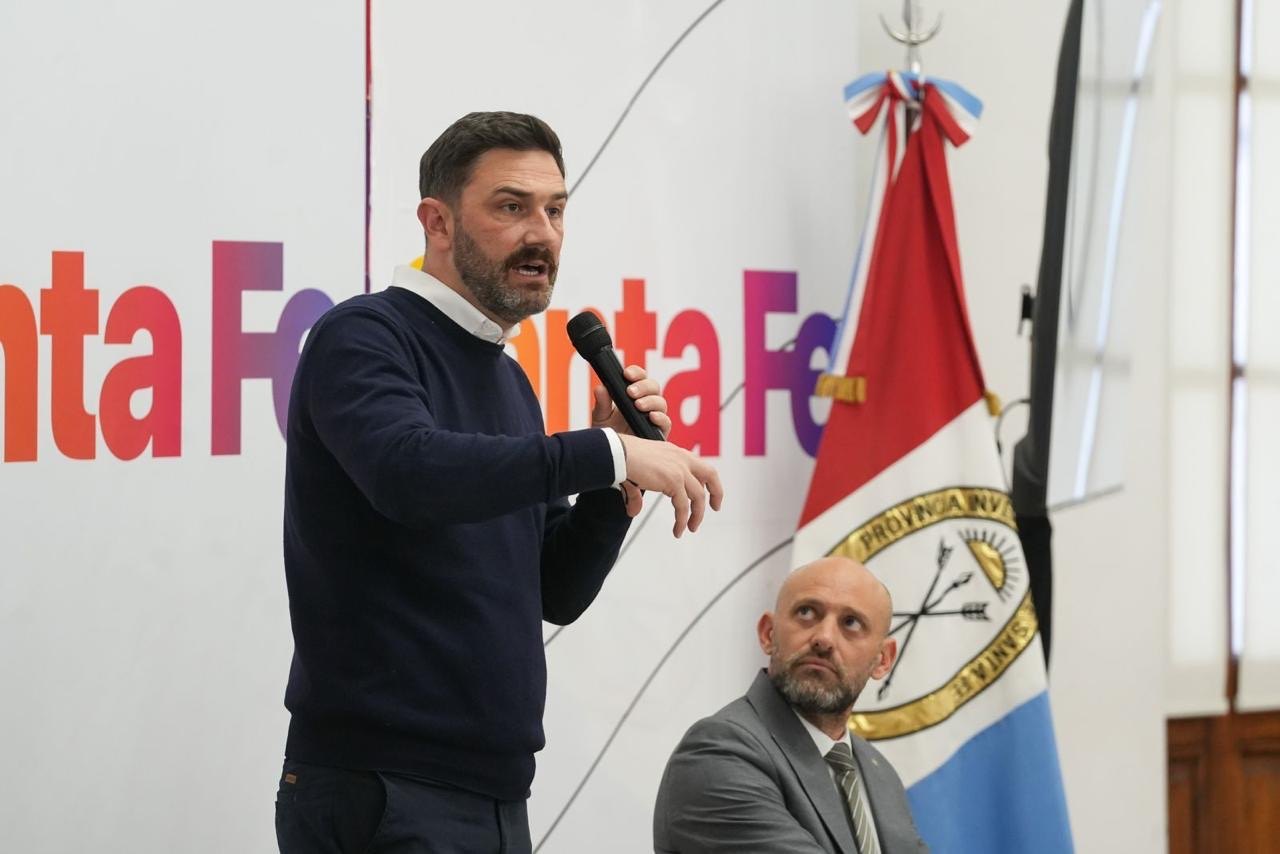 Santa Fe impulsa una agenda para hacer más competitivo el transporte de cargas con innovación y transición energética