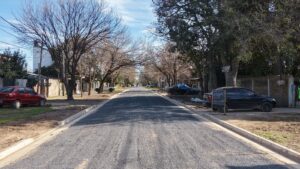 Granadero Baigorria ejecuta obras simultáneas de cordón cuneta, bacheo y prevención hídrica