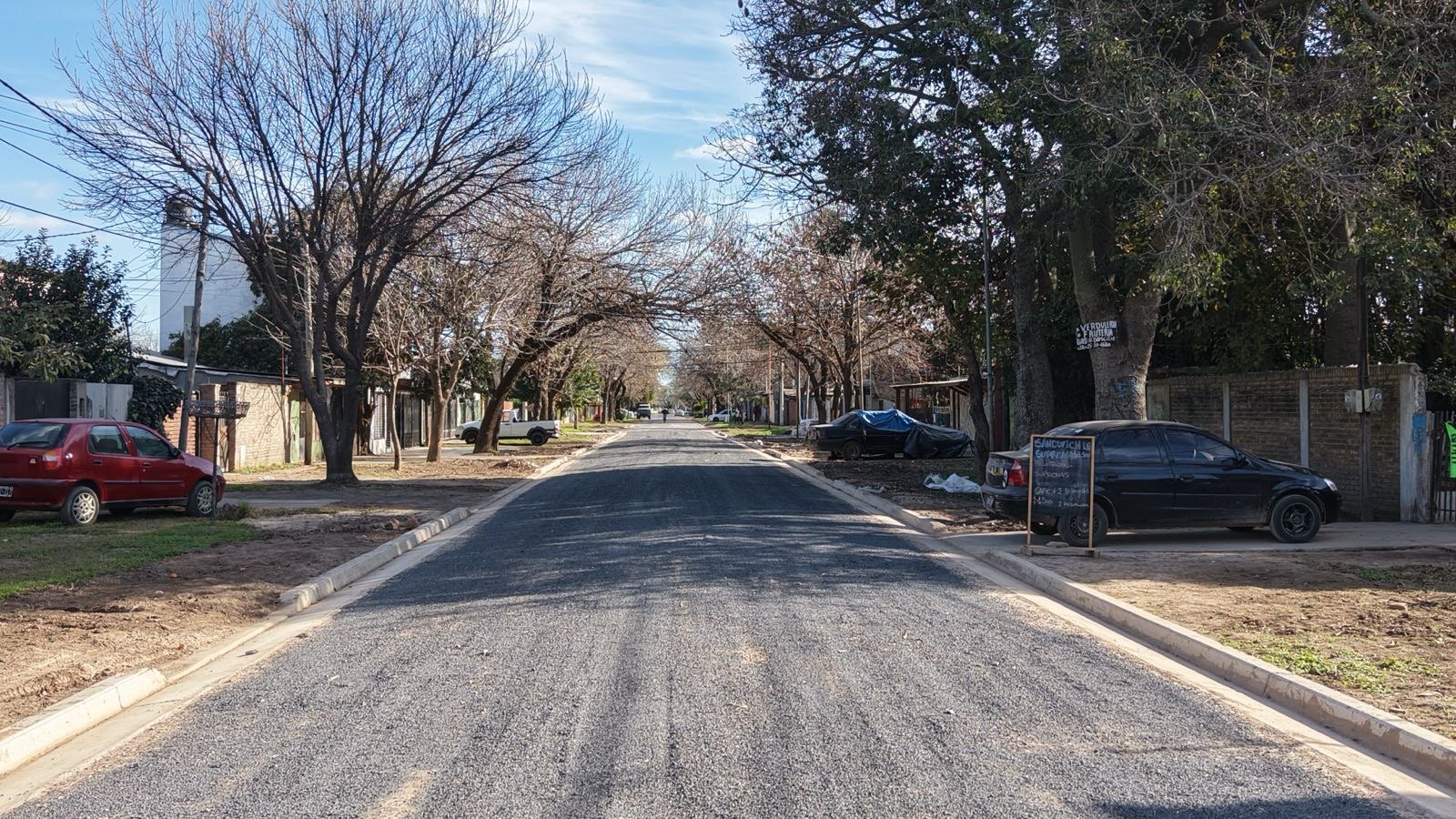 Granadero Baigorria ejecuta obras simultáneas de cordón cuneta, bacheo y prevención hídrica