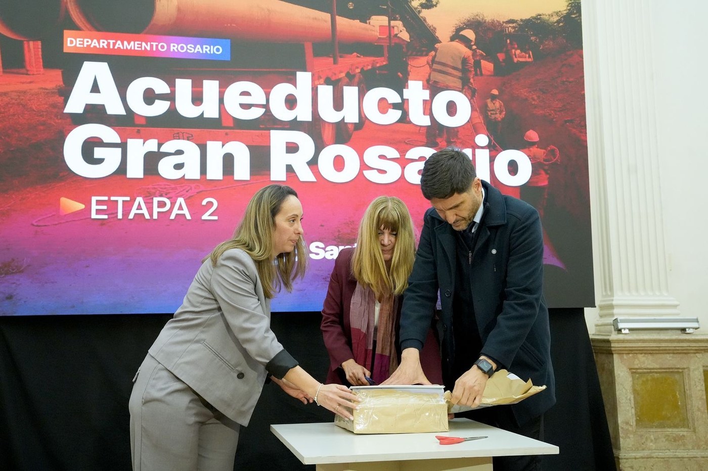 Pullaro acelera la obra pública en Rosario con una inversión récord para ampliar el agua potable y el saneamiento Pullaro acelera la obra pública en Rosario con una inversión récord para ampliar el agua potable y el saneamiento