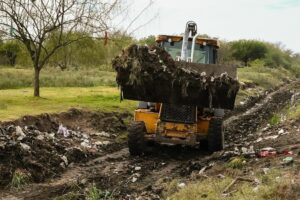 Rosario intensifica el mantenimiento preventivo de zanjones y desagües ante la llegada de El Niño