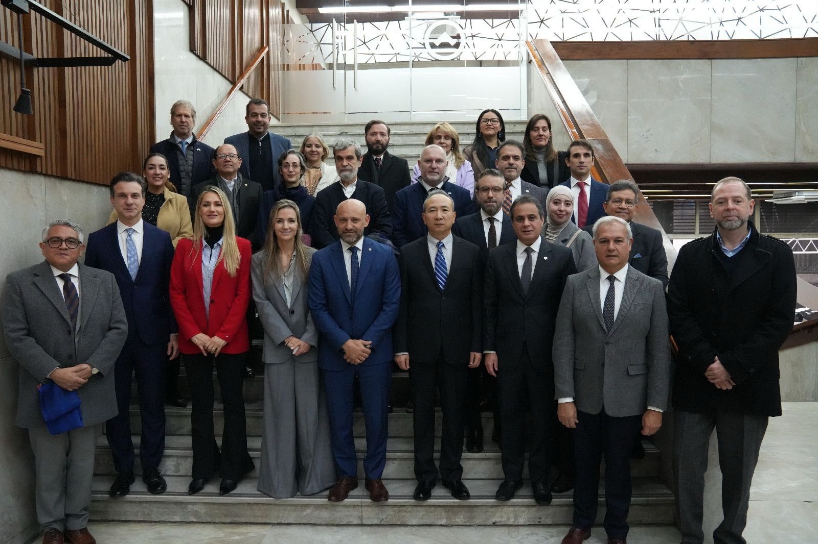 Funcionarios y empresarios en la presentación del Santa Fe Business Forum