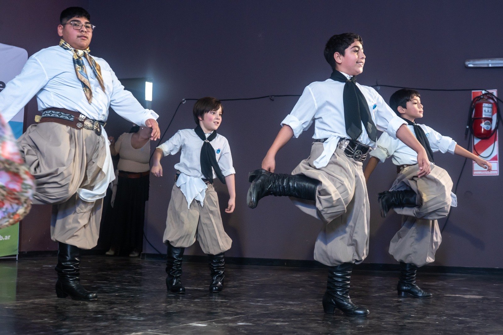 Exitoso primer Encuentro de Danzas “Timbúes Baila” en el Club Sarmiento