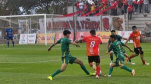 Agresión a un árbitro en San Lorenzo: un jugador lo golpeó tras la roja y quedó aprehendido