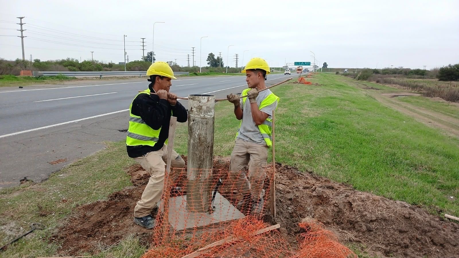 Instalación de luminarias LED en la Autopista Rosario-Santa Fe